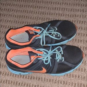 Women’s Nike Tennis Shoes